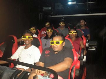 Ausrüstungs-Regen-/Schnee-Effekt elektronischer des Plattform-Bewegungs-Stuhl-6-Sitze- Kino-6D