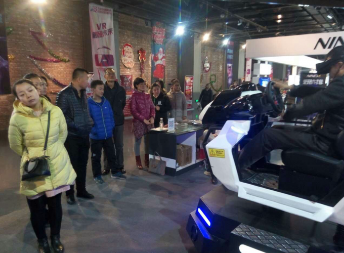 neueste Unternehmensnachrichten über In Datong-Show kann das VR-Simulator der Film-Energie, viele Leute nicht gestoppt, um zu spielen!  1